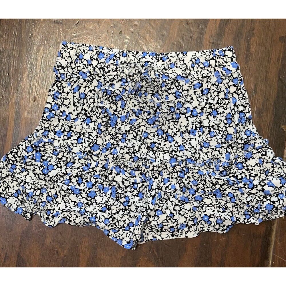 Black Zara Floral Flowy Shorts Size Small